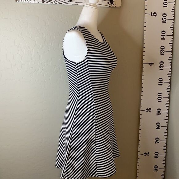 H&m Sleeveless Navy Blue And White Horizontal Stripe A-line Dress Stretchy - Picture 5 of 11